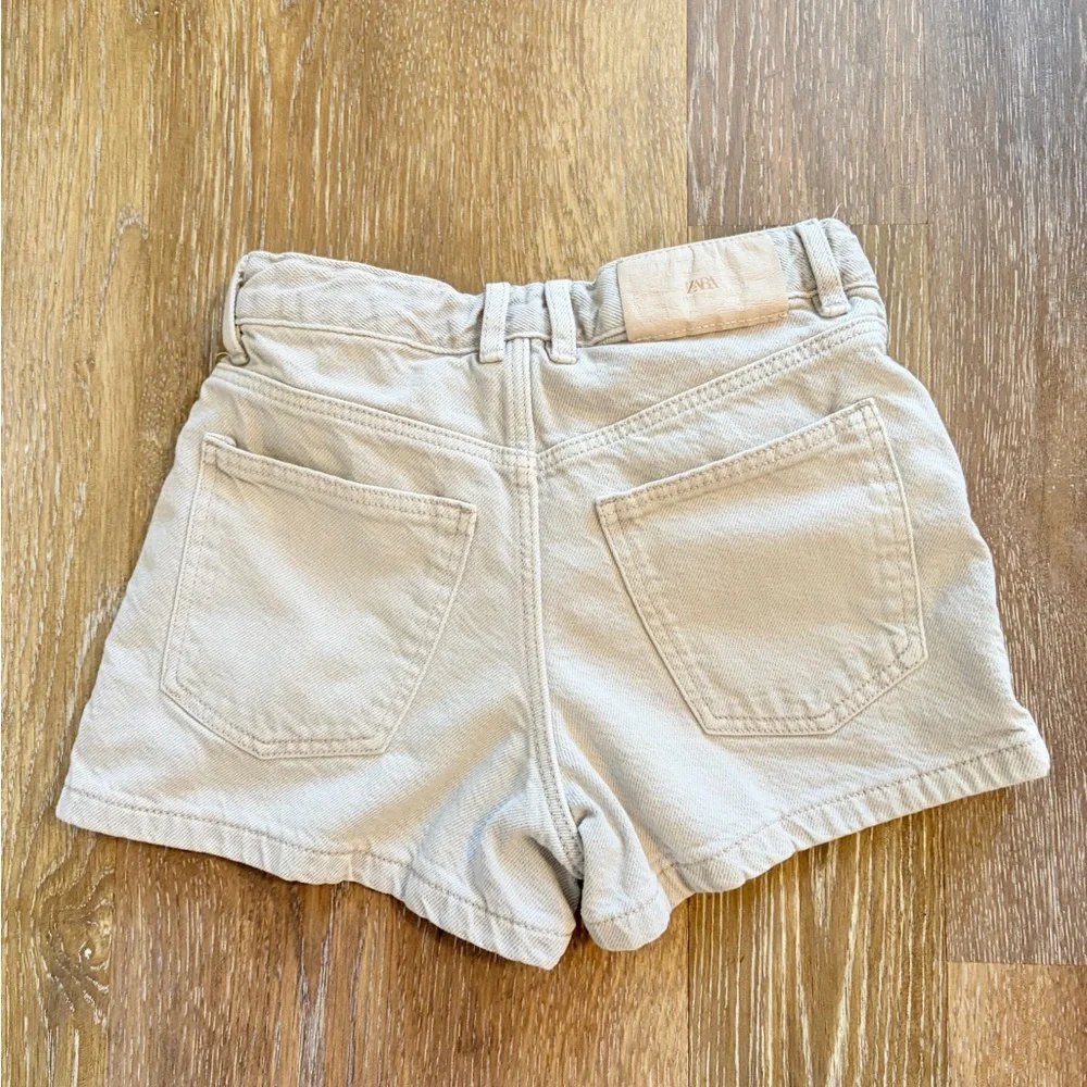 Girls Zara light grey studded denim shorts size 9 adjustable waist bands
